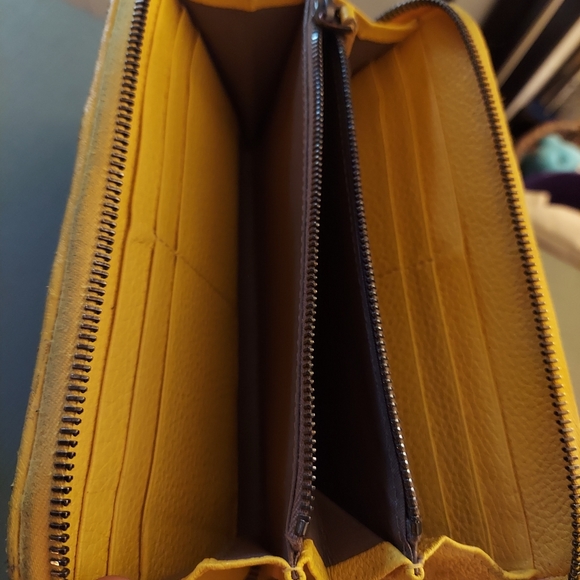 Yellow Intrecciato Bottega Veneta Wallet - Picture 2 of 4